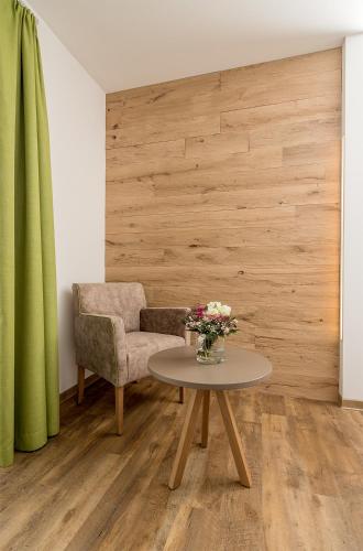 Un lugar para sentarse en Hotel & Restaurant Rupertigau