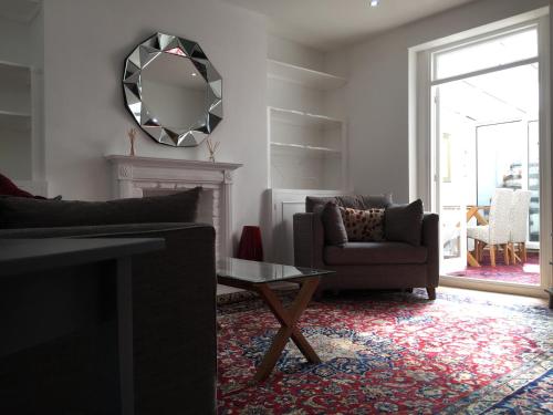 Luxurious Apartment in Kensington & Chelseaにあるシーティングエリア