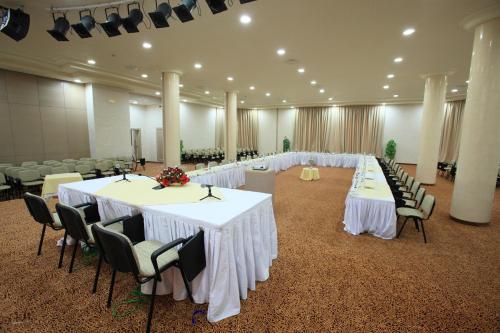 a row of tables and chairs in a banquet hall at El Mouradi Tozeur in Tozeur