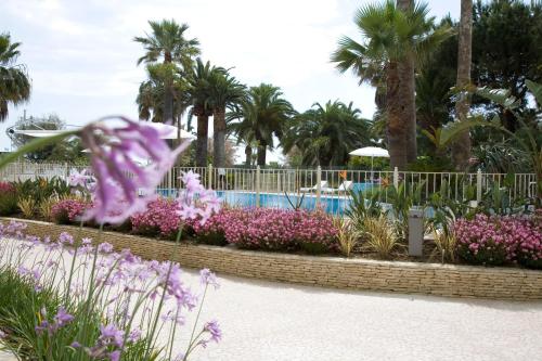 La alberca dentro o cerca de Smeraldo Suites & Spa