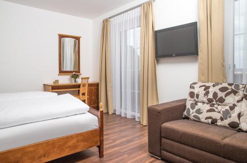 Una cama o camas en una habitación de Hotel & Restaurant Rupertigau
