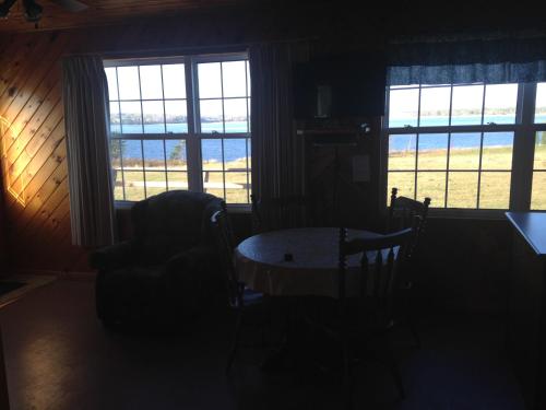 A seating area at Sea'scape Cottages