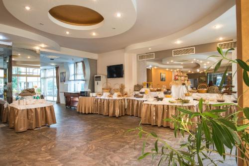 Flagman Hotelにあるレストランまたは飲食店
