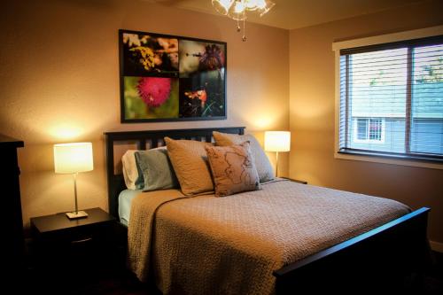 a bedroom with a bed with two lamps and a window at The 8th Street Retreat in Carbondale
