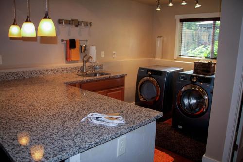 a kitchen with a washing machine and a sink at The 8th Street Retreat in Carbondale