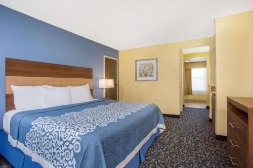 Cama o camas de una habitación en Days Inn by Wyndham Raleigh-Airport-Research Triangle Park