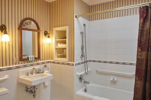 a bathroom with a sink and a bath tub at Hotel Mac in Richmond