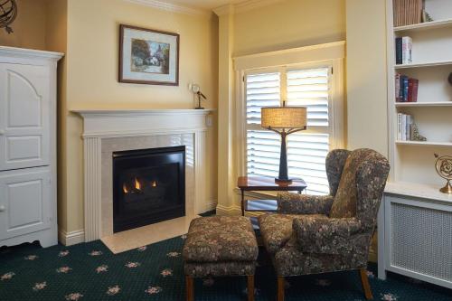 a living room with a fireplace and a chair at Hotel Mac in Richmond