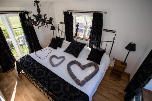 Gallery image of Lincoln Holiday Retreat Lodge with Private Hot Tub in Lincoln