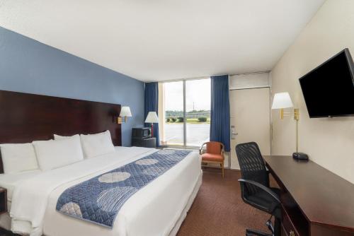 Ένα ή περισσότερα κρεβάτια σε δωμάτιο στο Days Inn by Wyndham Statesville