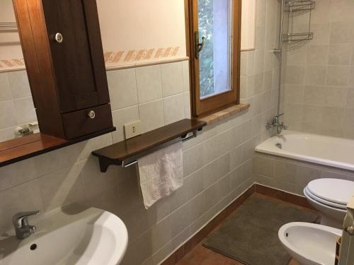 a bathroom with a sink and a toilet and a tub at The Nest in Orvieto
