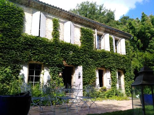 Zdjęcie z galerii obiektu Chambre d'hôtes Le Moulin de Moulis w mieście Moulis-en-Médoc