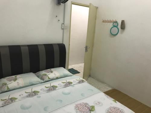 a room with a bed in a room with a door at Cempaka Homestay Batu Pahat in Batu Pahat