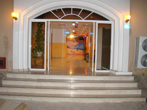 Atlas Hotel Apartmentsの外観または入り口