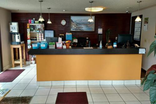 a restaurant with a yellow and black counter at Motel Puyallup in Puyallup