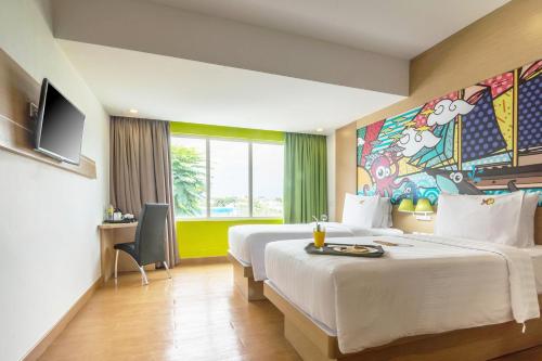 Postel nebo postele na pokoji v ubytování MaxOneHotels at Resort Makassar