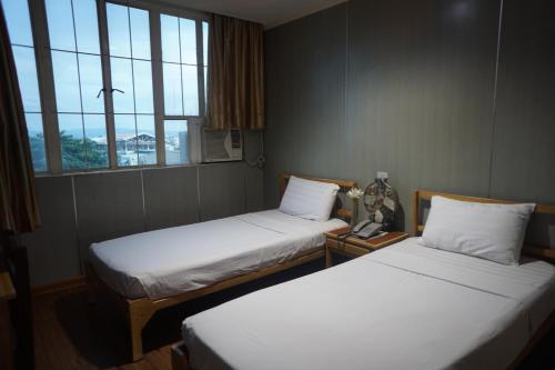 En eller flere senger på et rom på Hotel Uno
