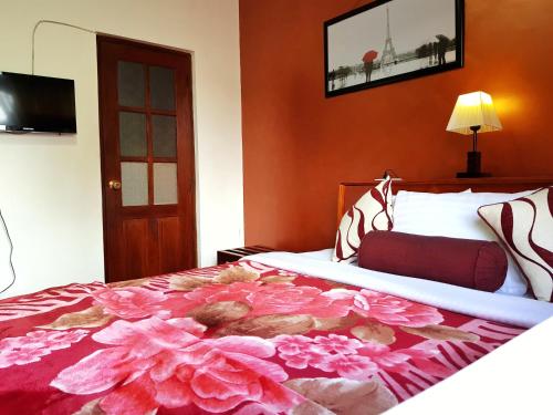 Una cama o camas en una habitación de Nuwara Eliya Hills Rest