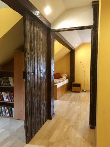 Ένα ή περισσότερα κρεβάτια σε δωμάτιο στο Apartament Pod Garbem