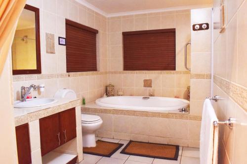 A bathroom at Lockerbie Lodge