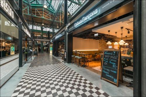 a restaurant with a checkered floor in a building at Emili Plater 12 P&O Apartments in Warsaw