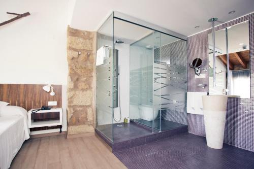 a bathroom with a glass shower in a room at Hotel Restaurante Masía la Torre in Mora de Rubielos