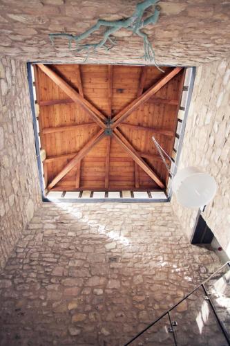 a view of a wooden ceiling in a building at Hotel Restaurante Masía la Torre in Mora de Rubielos