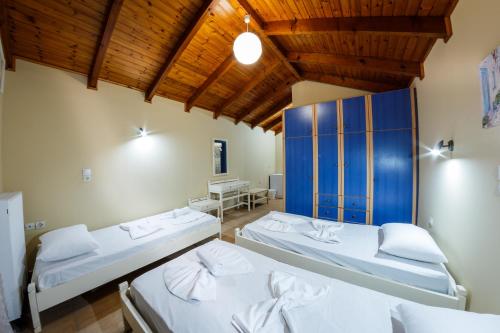 Ένα ή περισσότερα κρεβάτια σε δωμάτιο στο Zante Bay Studios