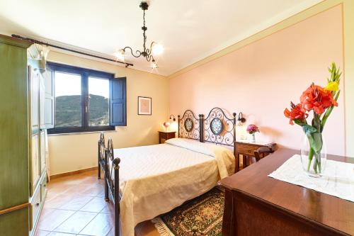 Ένα ή περισσότερα κρεβάτια σε δωμάτιο στο Agriturismo i Moresani