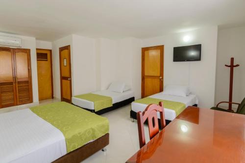 Postel nebo postele na pokoji v ubytování Hotel Florida Inn