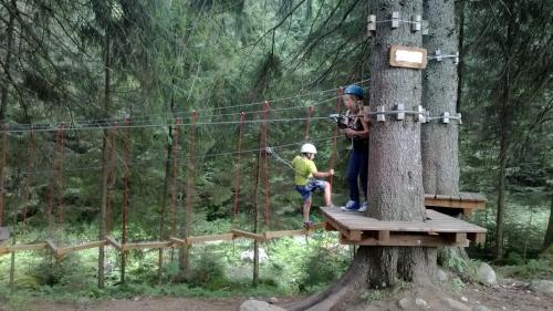 a couple of people standing on a tree at Chata Adavy in Liptovský Ján