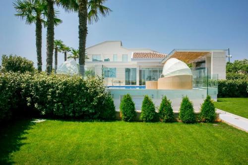 Villa Petra, Luxury Villa & Private Yacht Experience near Zrće Beach, Pag
