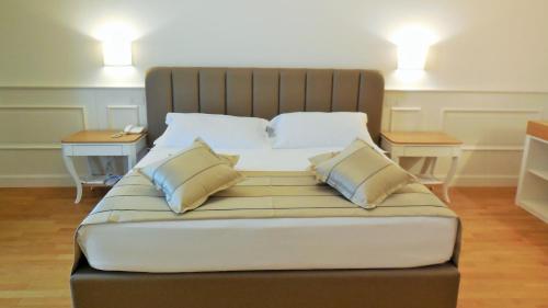 En eller flere senge i et værelse på Hotel Marechiaro
