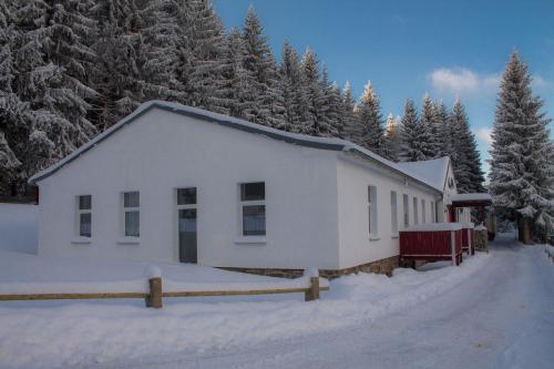 Erzgebirgsidyll Breitenbrunn Ferienwohnung зимой