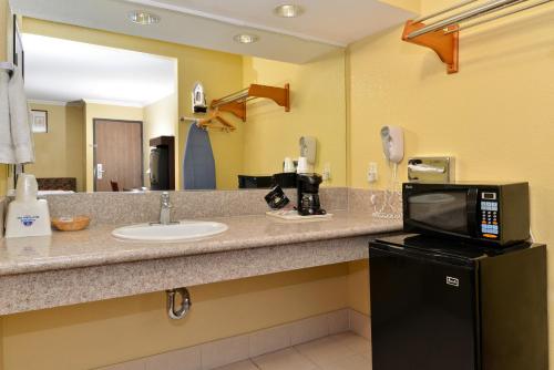 Gallery image of Americas Best Value Inn Pasadena in Pasadena