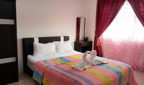 Säng eller sängar i ett rum på Mahkota Cheras Sweet Condo 1-14 pax near MRT to KL