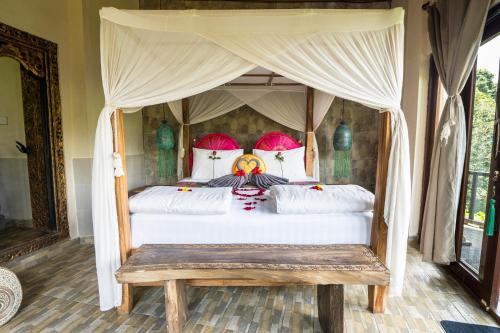 Ένα ή περισσότερα κρεβάτια σε δωμάτιο στο Villa Kalisat Resort