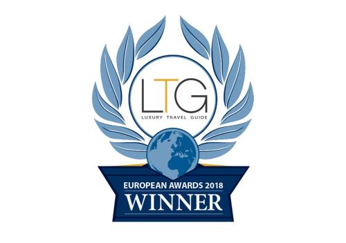 Certificado, premio, señal o documento que está expuesto en Studio Emmi