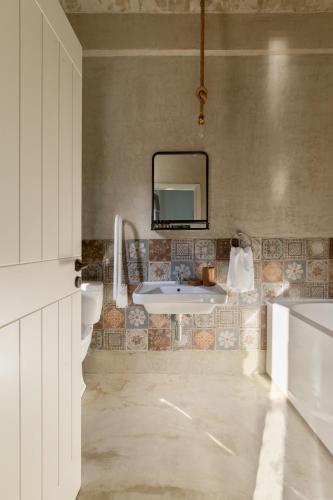 Ένα μπάνιο στο Anemoessa Luxury Villas