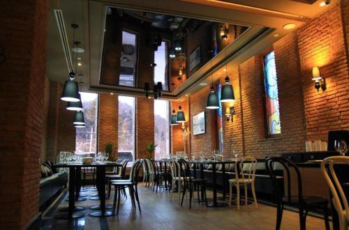 Restaurace v ubytování David APT on Bakuriani Orbi Palace