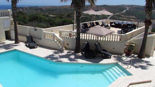 Villa Bernardetteの敷地内または近くにあるプール