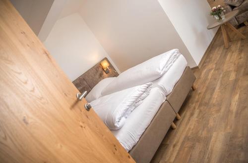 Una cama o camas en una habitación de Hotel & Restaurant Rupertigau