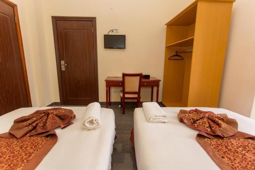  Kigaliview Hotel and Apartments -  Chambre  photo :   Minibar    Shower    TV                           