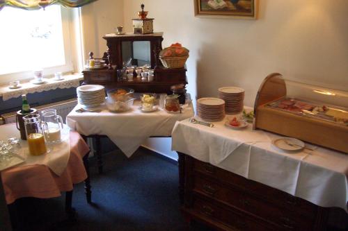 Mad på pensionatet eller i nærheden