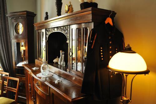 a room with a dresser with a coat hanging on it at Sztygarka. Pensjonat Pod Wieżą Katowice Chorzów in Chorzów