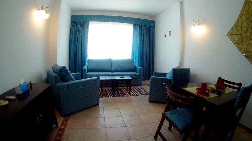 Un lugar para sentarse en Deep Ashri Apartment & Dive Club
