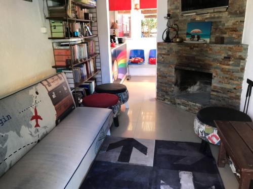 a living room with a couch and a fireplace at Valizas Hostel in Barra de Valizas