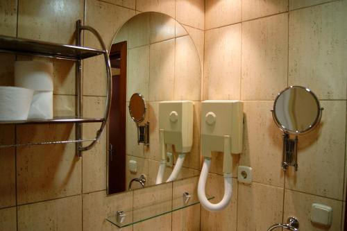 A bathroom at Apartamentos Ecuador