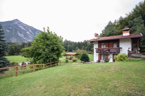 Fotografia z galérie ubytovania Chalet Monica v destinácii Molina di Ledro