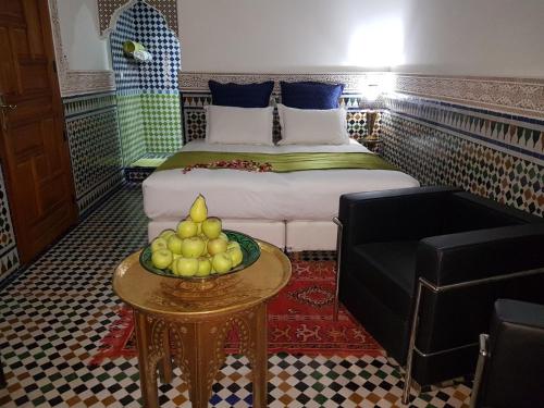 เตียงในห้องที่ Riad Soleil d'Or